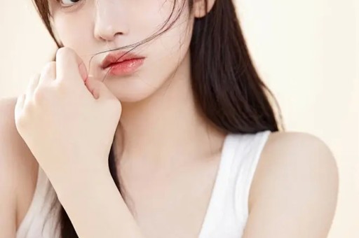 1天曝3大瓜！顶流女星签协议、约会激吻、知三当三各个炸裂