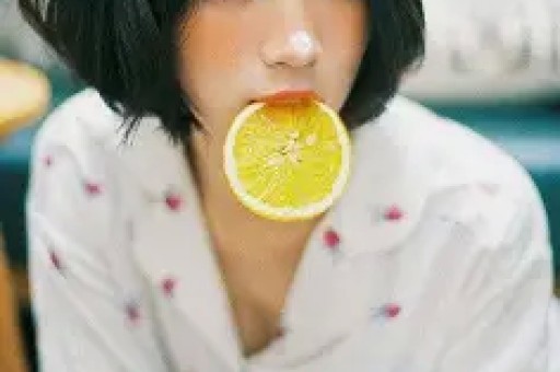 谢娜成都演唱会想看人数超35万艺人跨界为何引争议